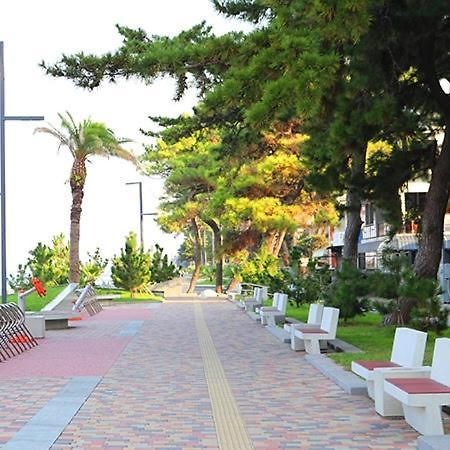 Kobuleti Guest House Chexov 24 Кобулеті Екстер'єр фото