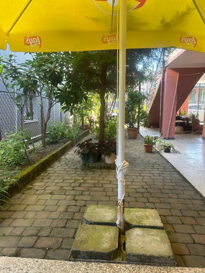Kobuleti Guest House Chexov 24 Кобулеті Екстер'єр фото