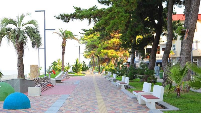 Kobuleti Guest House Chexov 24 Кобулеті Екстер'єр фото