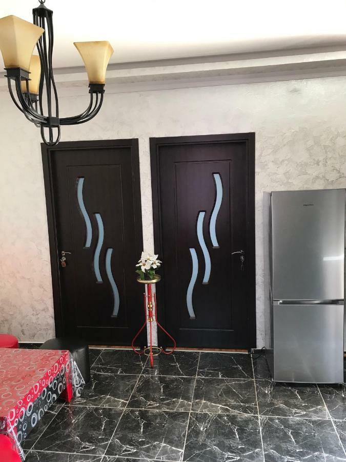 Kobuleti Guest House Chexov 24 Кобулеті Екстер'єр фото