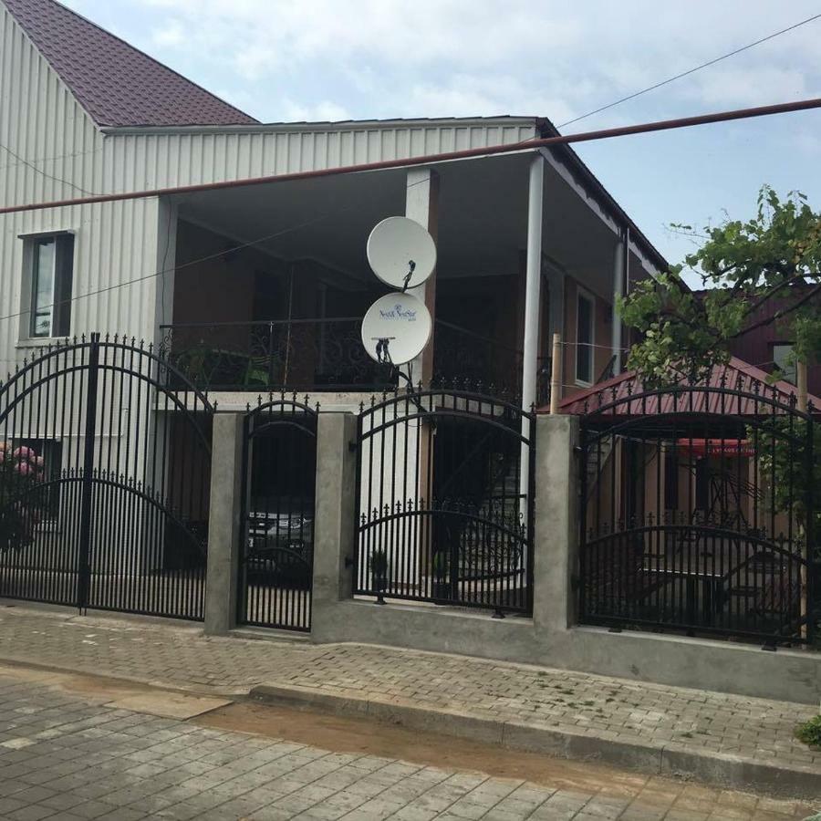 Kobuleti Guest House Chexov 24 Кобулеті Екстер'єр фото