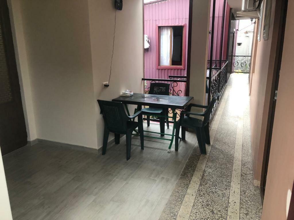 Kobuleti Guest House Chexov 24 Кобулеті Екстер'єр фото